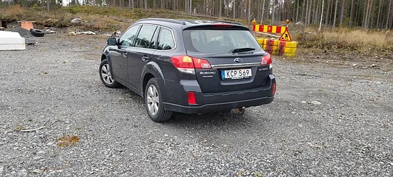 Subaru Outback 2010 photo 4