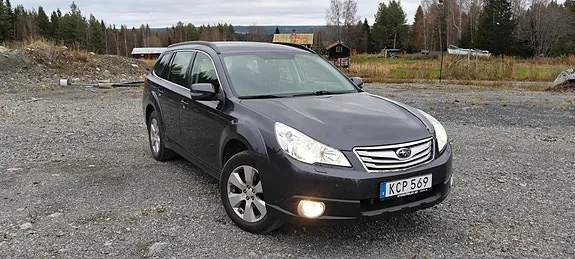 Subaru Outback 2010 photo 2
