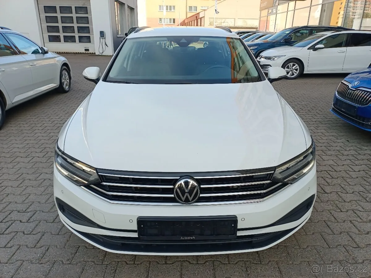 Volkswagen Passat 2022 photo 2
