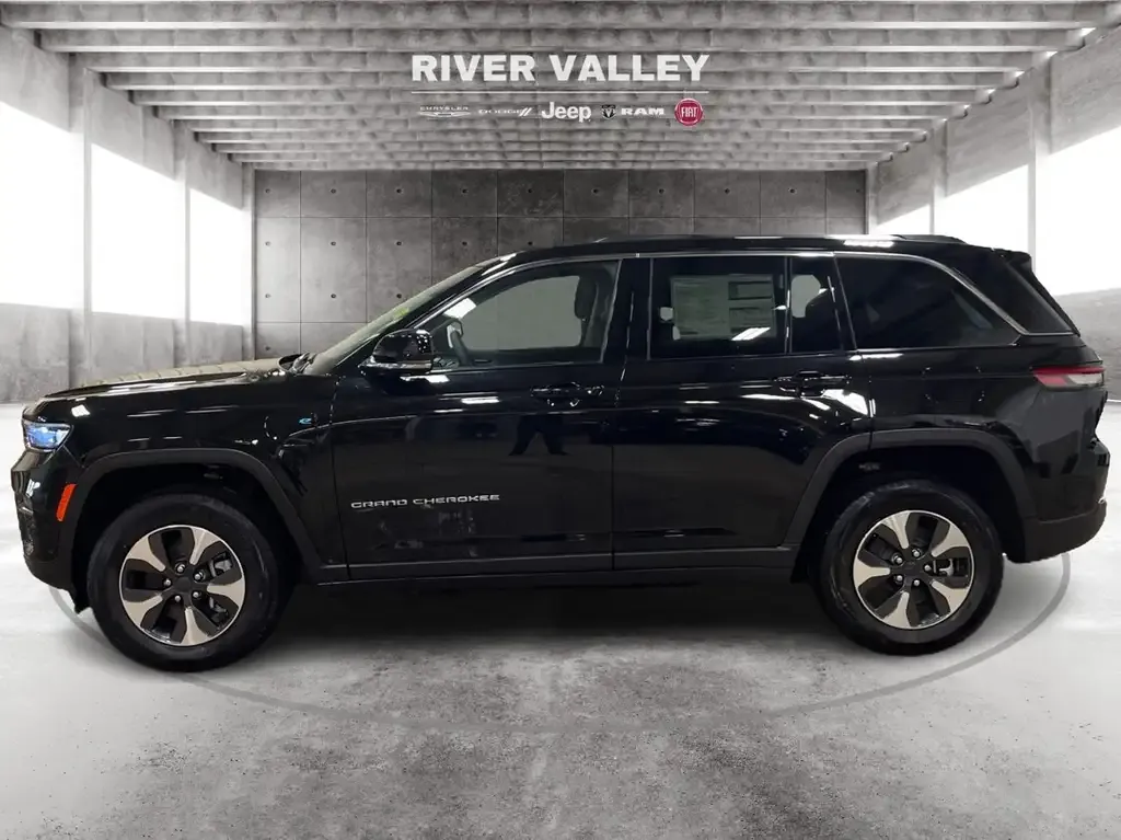Jeep Grand Cherokee 2023 photo 4