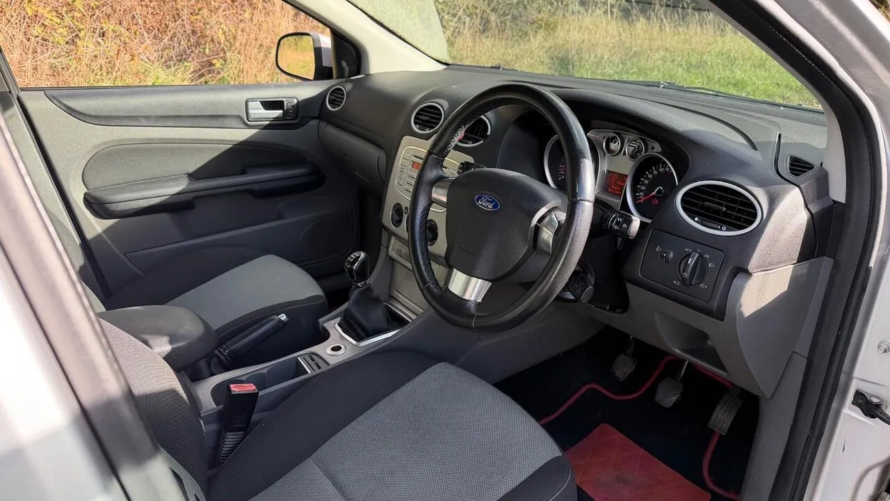 Ford Focus 2009 photo 2