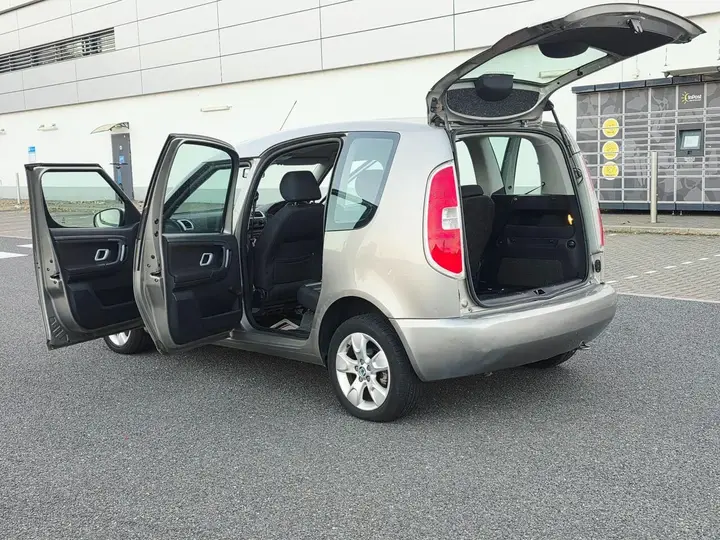 Skoda Roomster 2008 photo 4