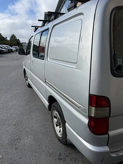 Toyota Hiace 2009 photo 4