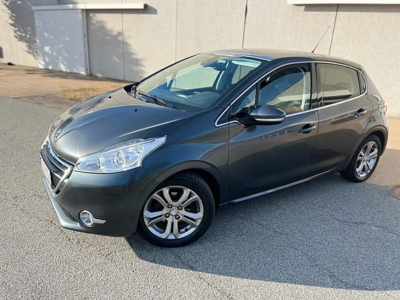 Peugeot 208 2015 photo 3