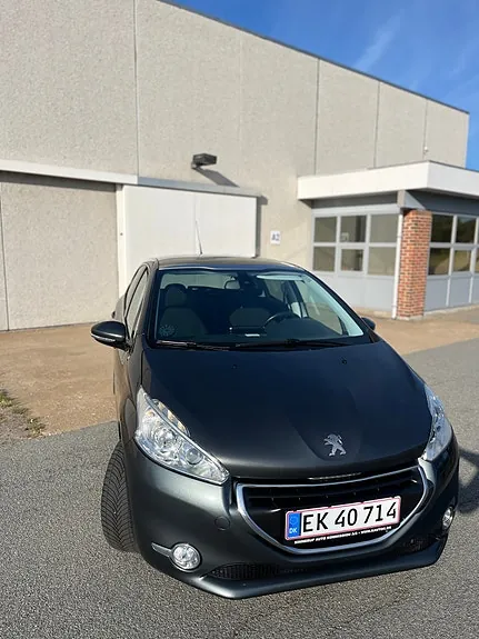 Peugeot 208 2015 photo 2