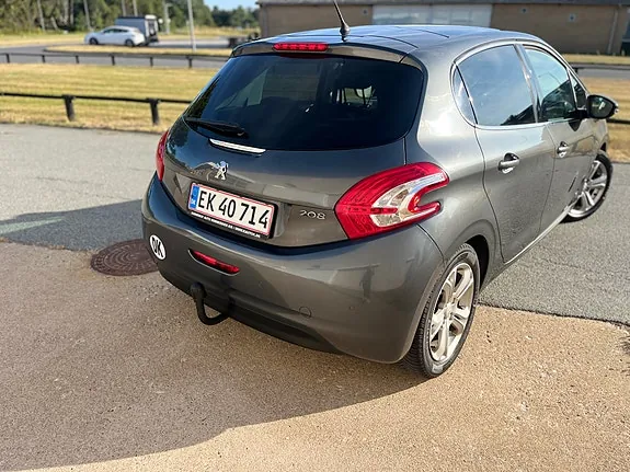 Peugeot 208 2015 photo 5