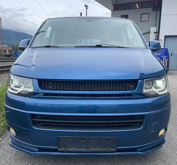 Volkswagen Multivan 2011 photo 2