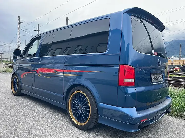 Volkswagen Multivan 2011 photo 3