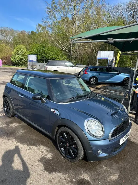 Mini Hatch 2010 photo 2