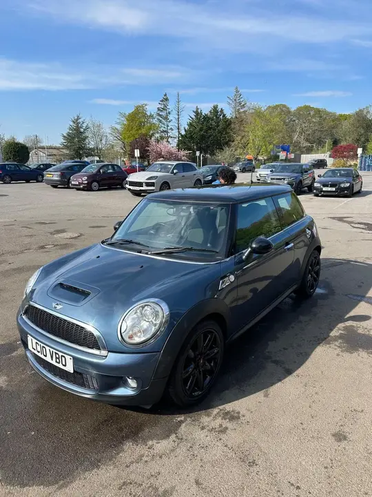 Mini Hatch 2010 photo 3