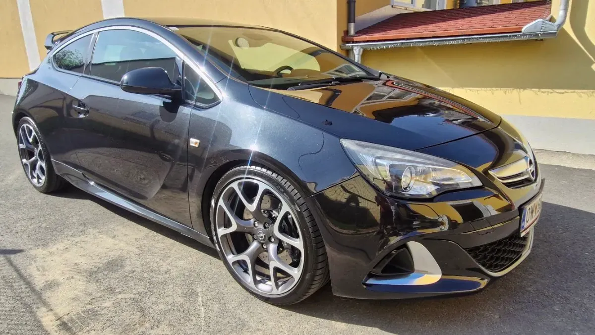 Opel Astra 2012 photo 2