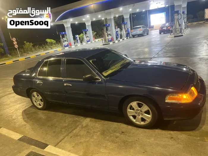 Ford Crown Victoria 2008 photo 3