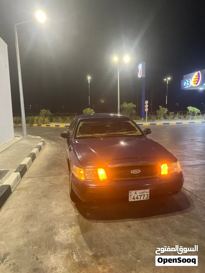 Ford Crown Victoria 2008 photo 2
