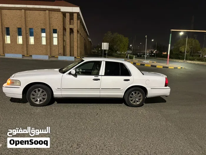 Ford Crown Victoria 2008 photo 5