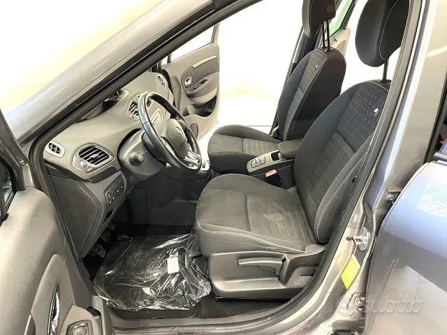 Renault Grand Scénic 2015 photo 2
