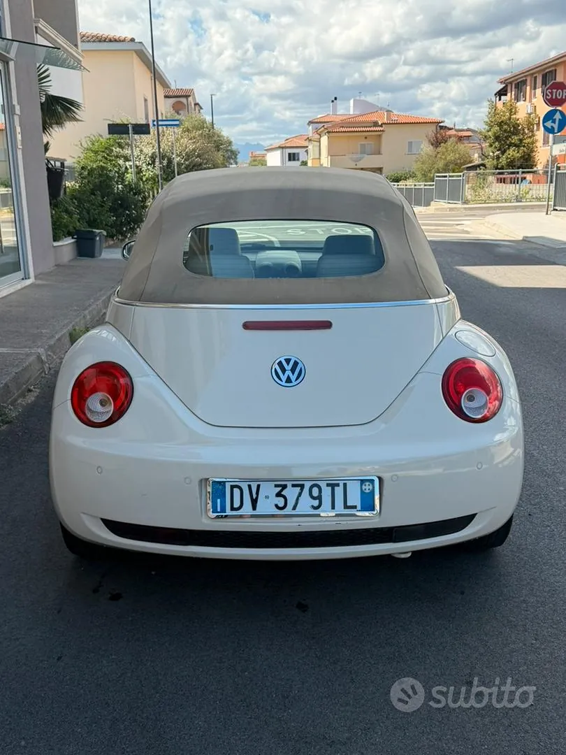 Volkswagen New Beetle 2009 photo 2