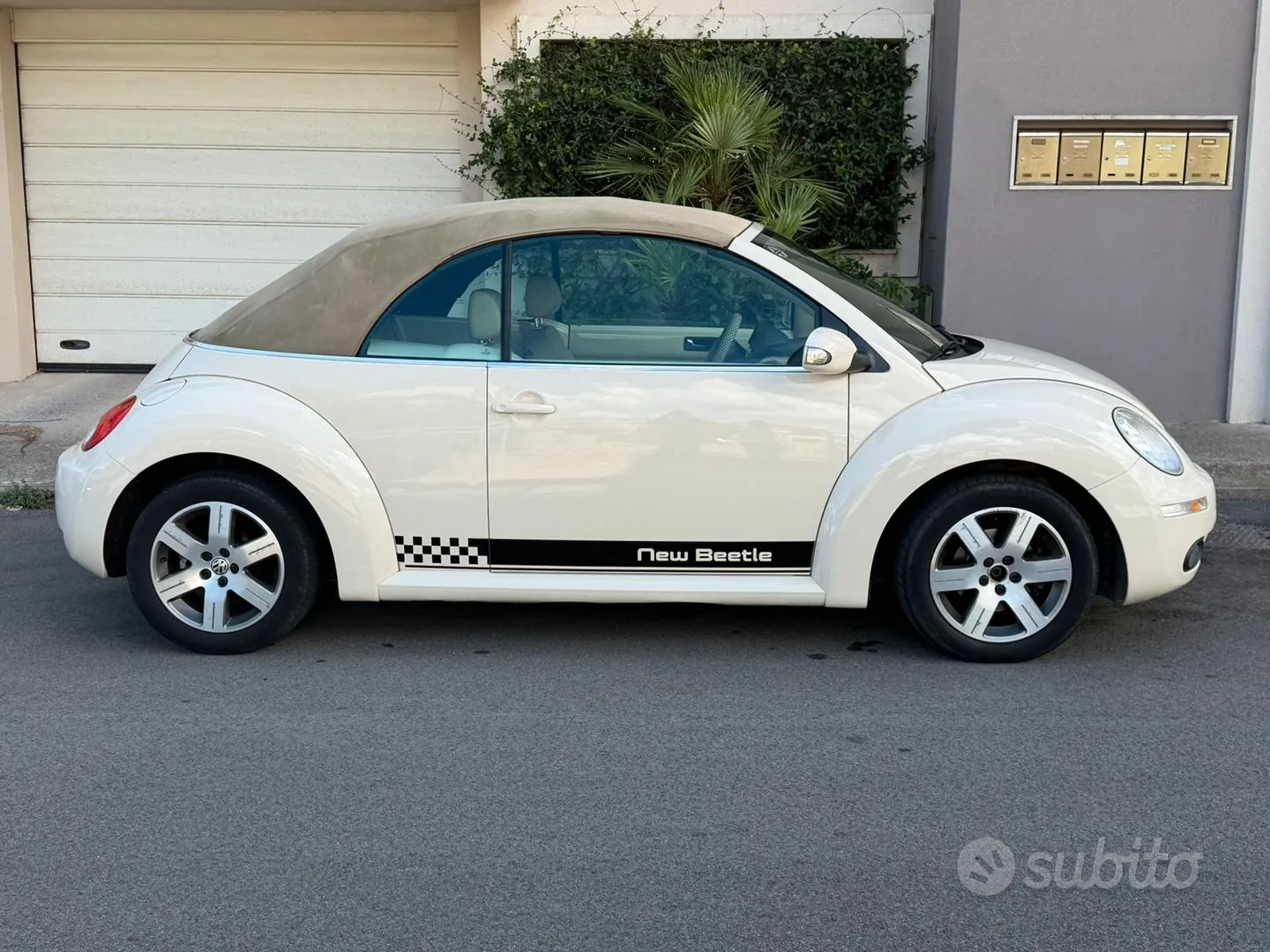Volkswagen New Beetle 2009 photo 4