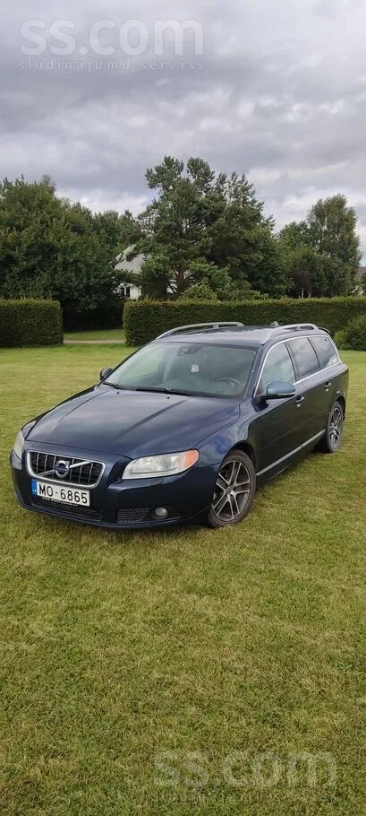 Volvo V70 2012 photo 2