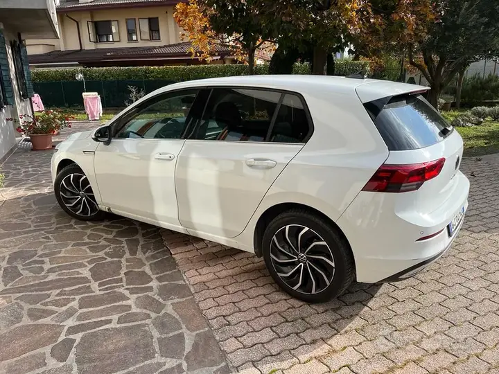 Volkswagen Golf 2022 photo 2