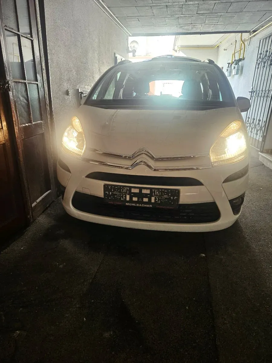 Citroen C4 Picasso 2011 photo 2