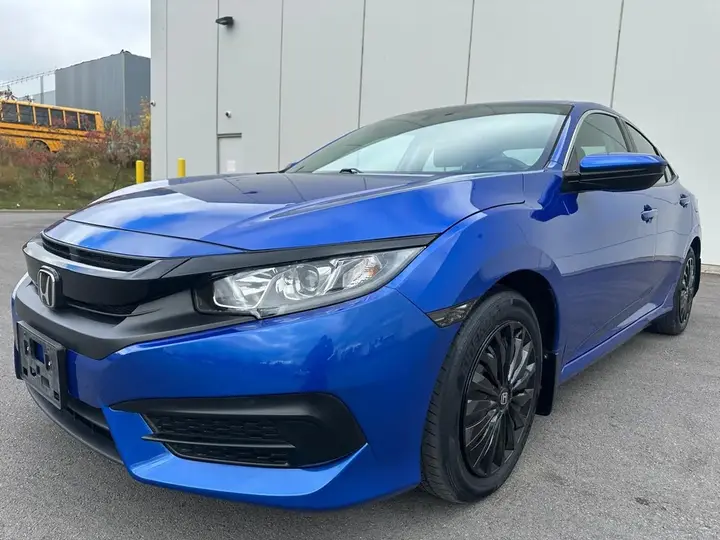 Honda Civic 2018 photo 2