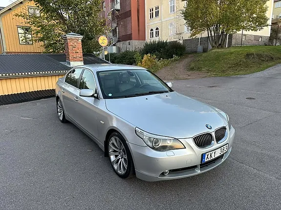 BMW 523I