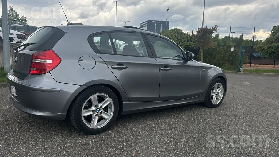 BMW 118 2010 photo 2