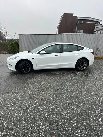 Tesla Model 3 2021 photo 2