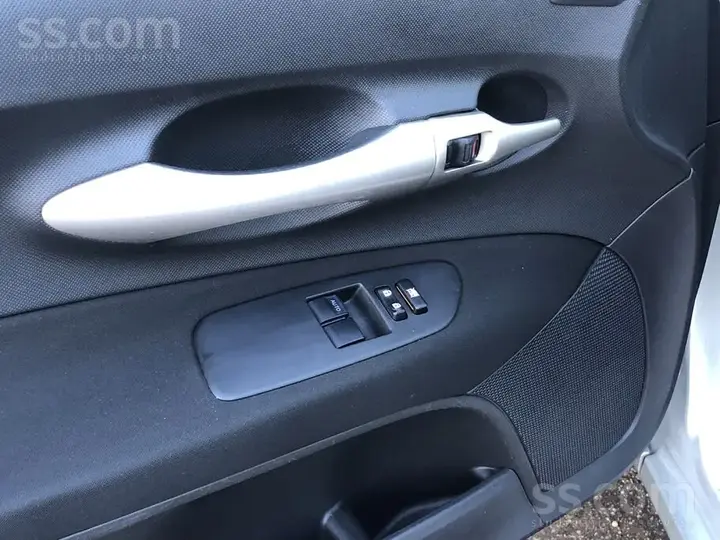 Toyota Auris 2008 photo 4