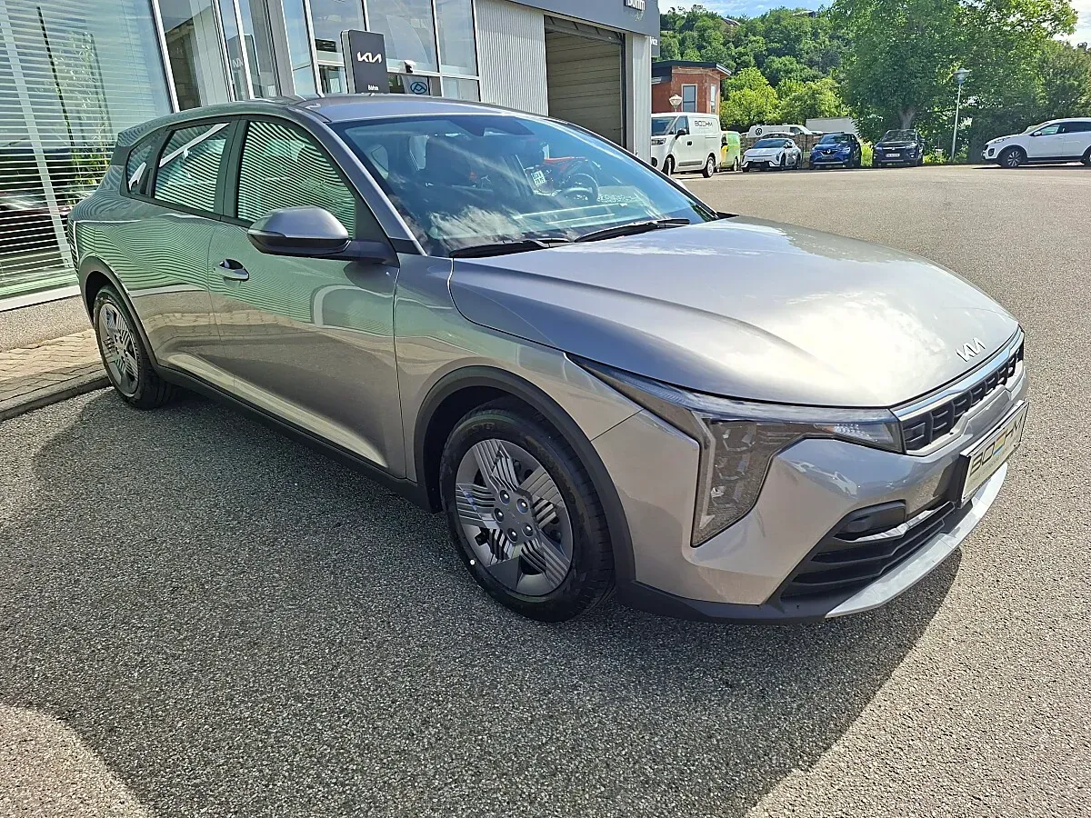 Kia K4 photo 2