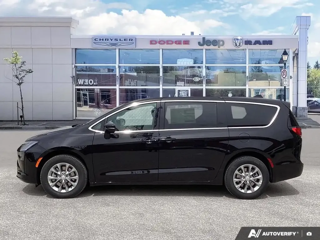 Chrysler Pacifica 2027 photo 5