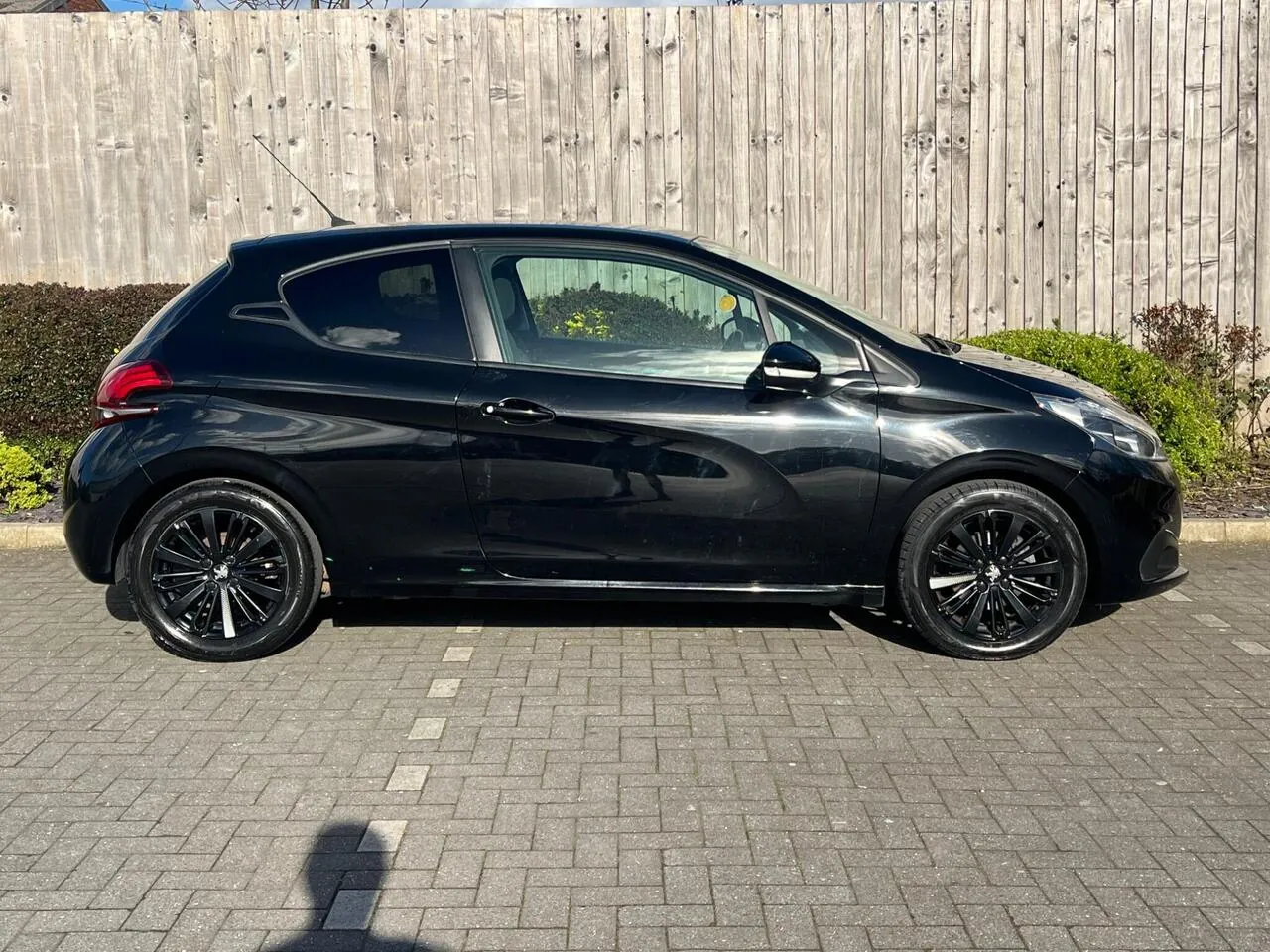 Peugeot 208 2017 photo 2