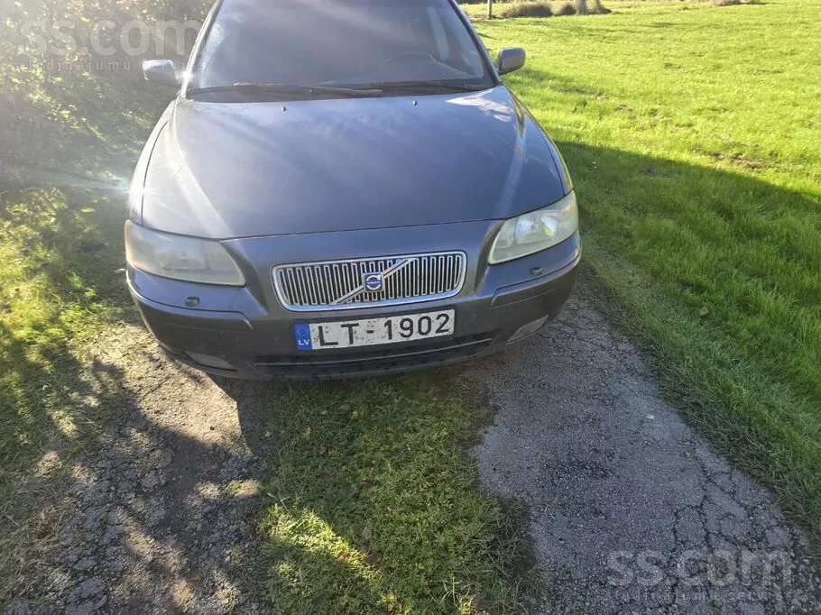 Volvo V70 2004 photo 2