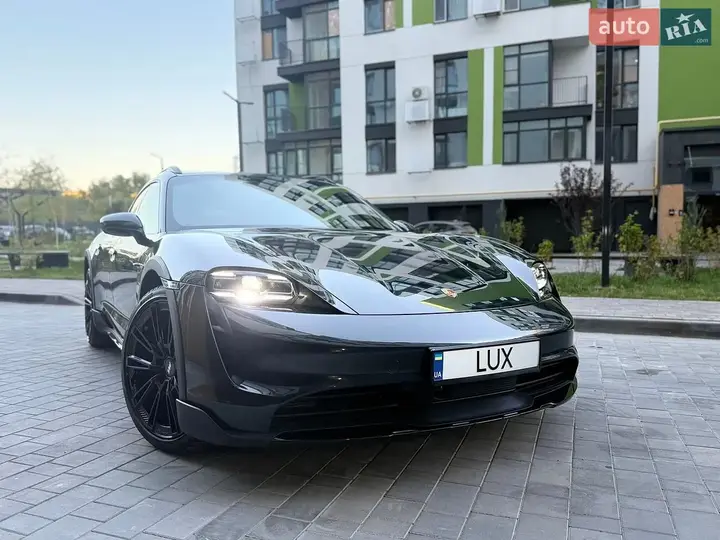 Porsche Taycan Cross Turismo