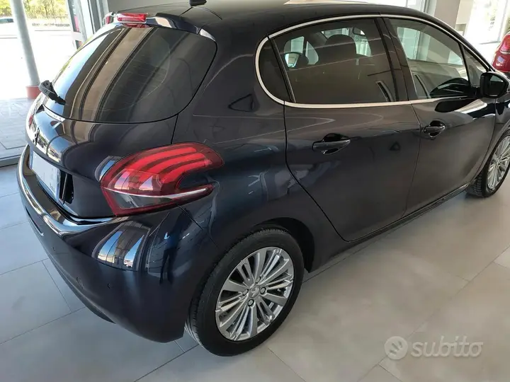 Peugeot 208 2019 photo 2