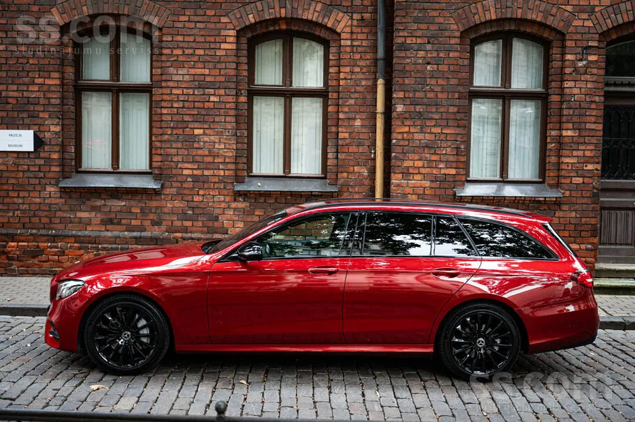 Mercedes-Benz E-Class 2017 photo 2