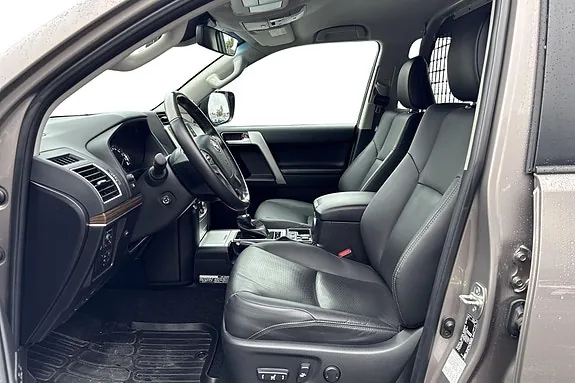 Toyota Land Cruiser 2022 photo 3