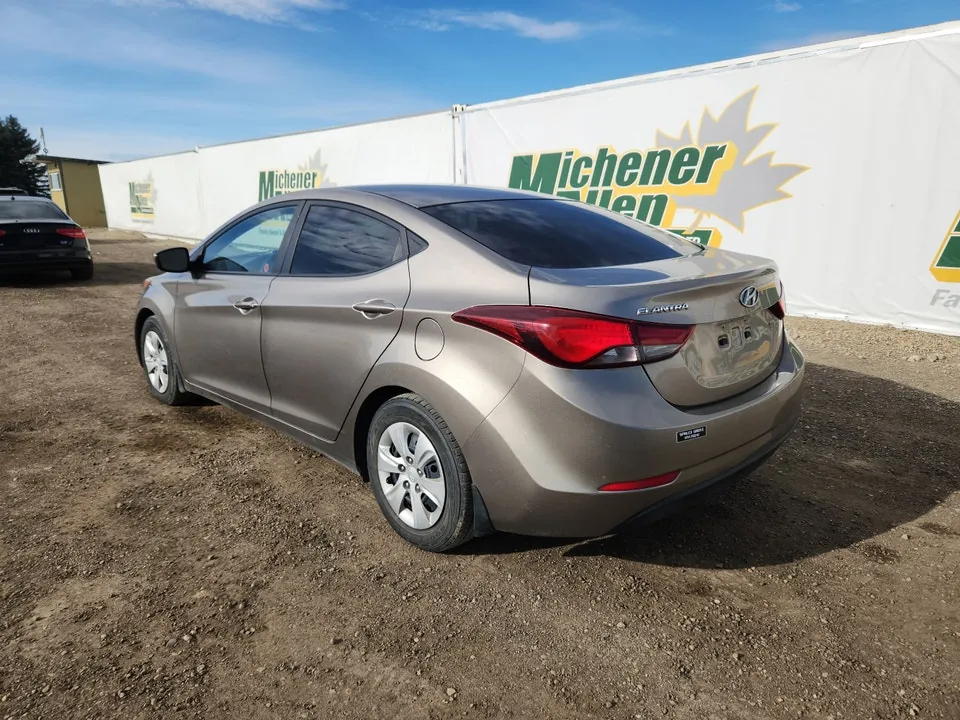 Hyundai Elantra 2015 photo 3