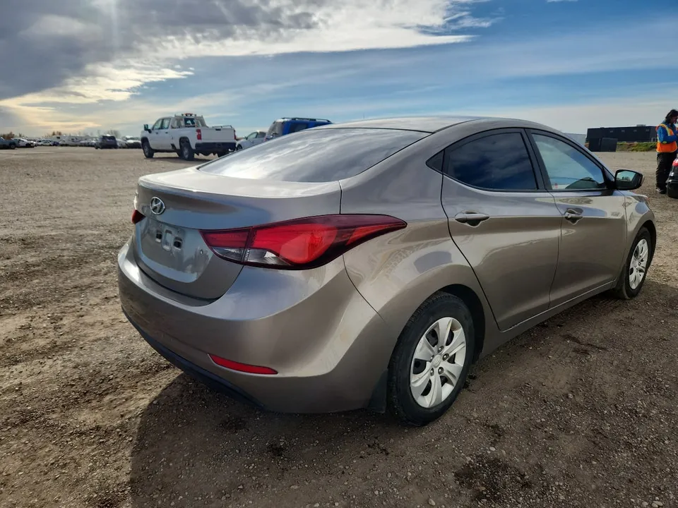 Hyundai Elantra 2015 photo 4