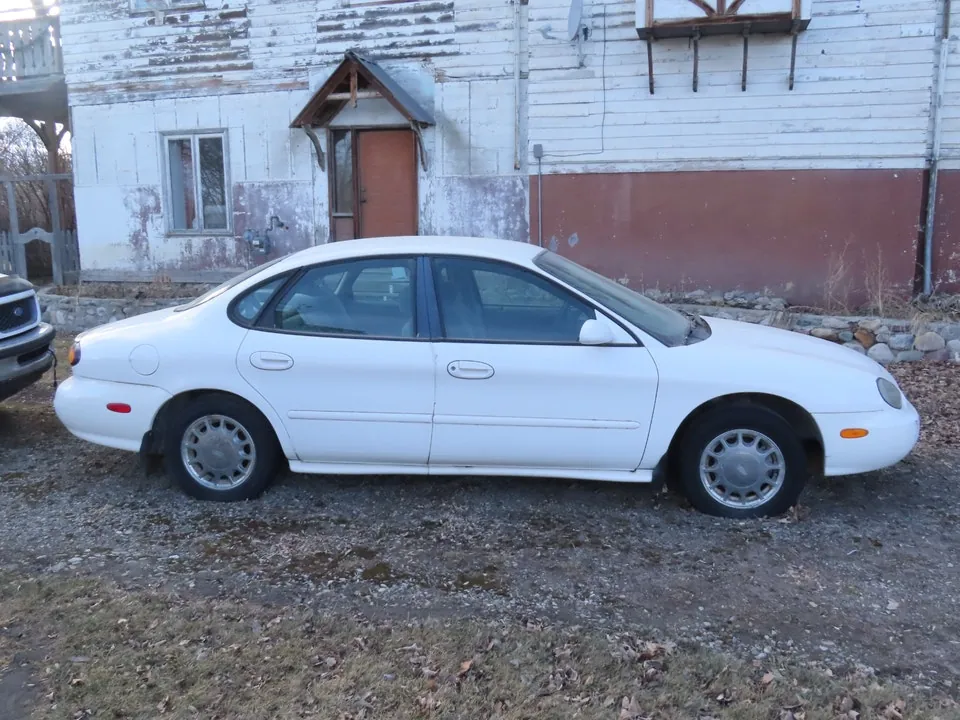 Ford Taurus 1996 photo 2