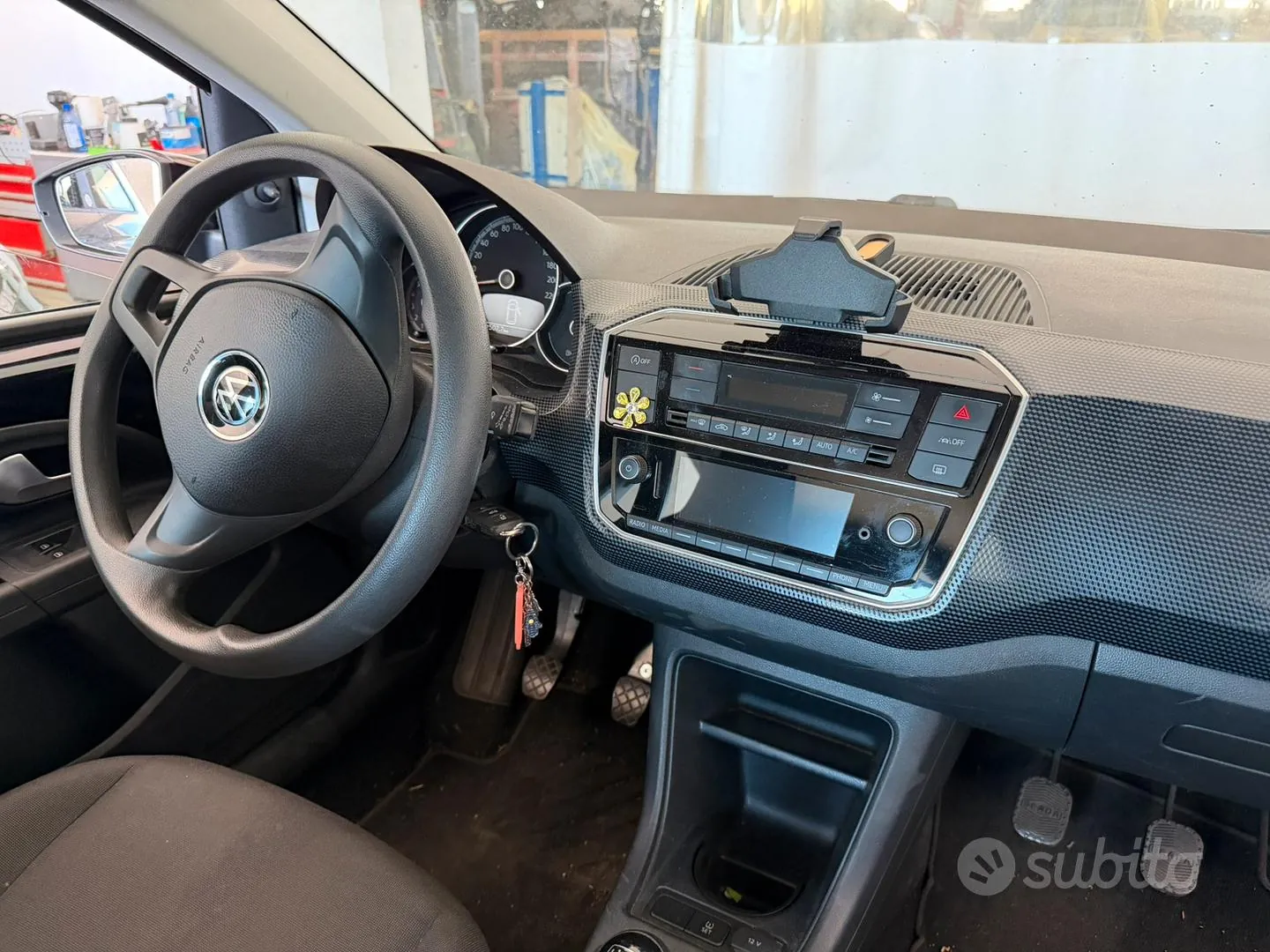Volkswagen Up 2022 photo 4