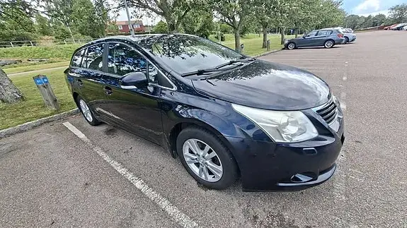 Toyota Avensis 2011 photo 2