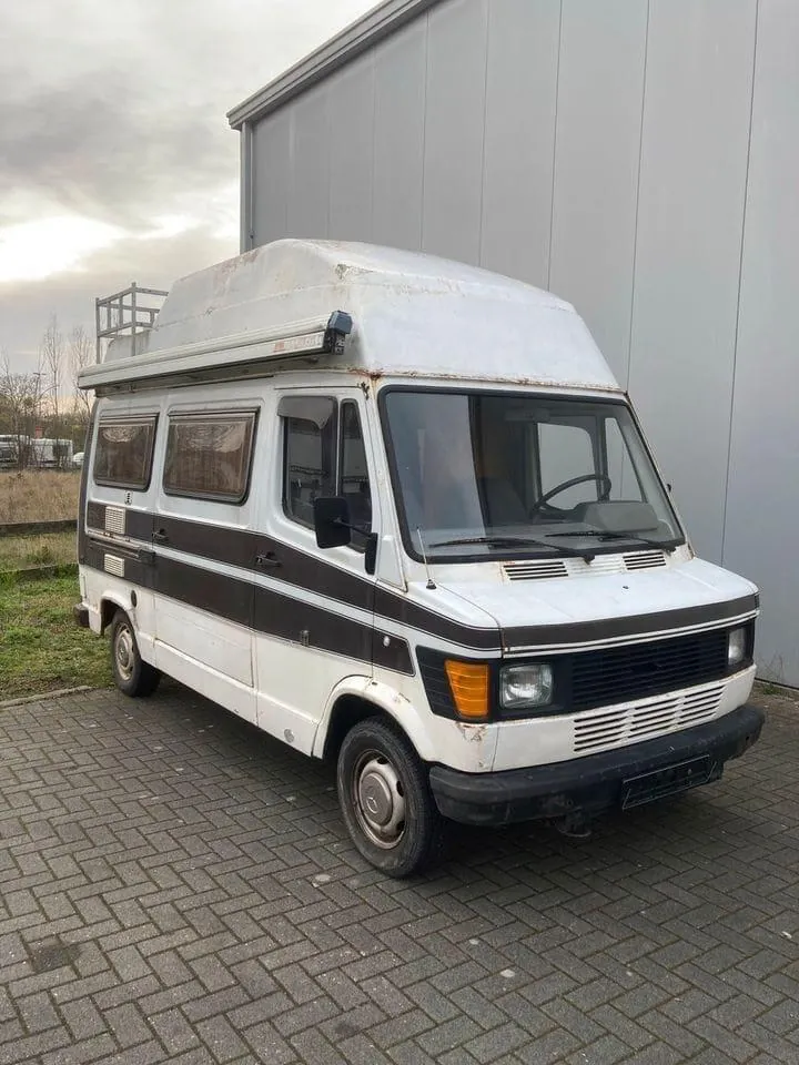 Mercedes-Benz 207D