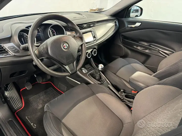 Alfa Romeo Giulietta 2014 photo 4