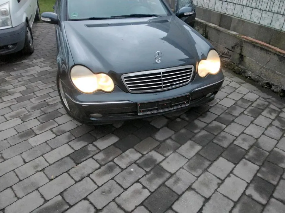 Mercedes-Benz C200