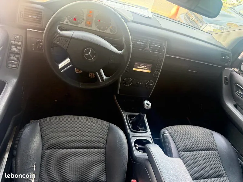 Mercedes-Benz B-Class 2011 photo 4