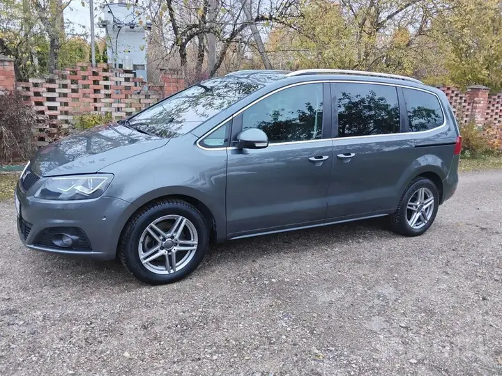 Seat Alhambra 2011 photo 2