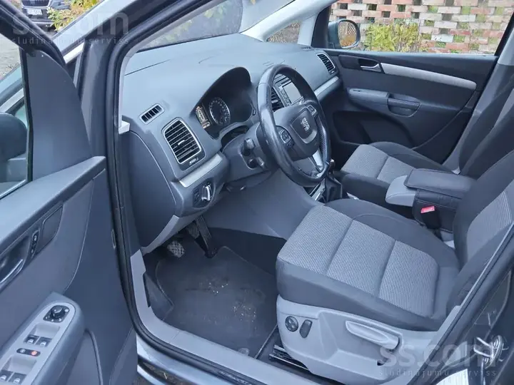 Seat Alhambra 2011 photo 3