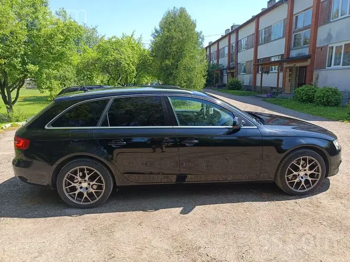Audi A4 2013 photo 2