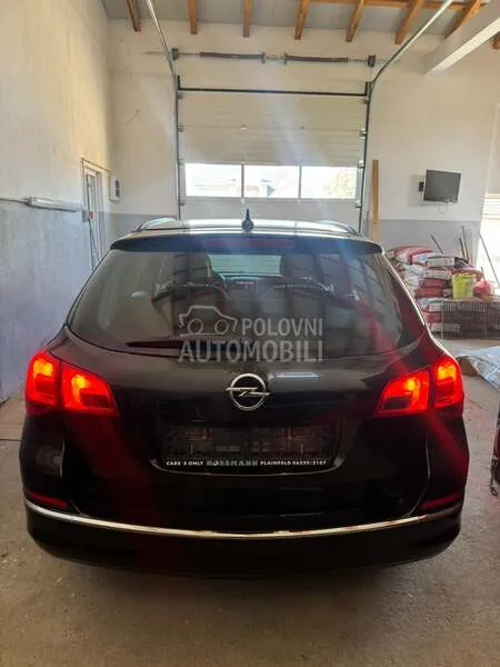 Opel Astra J 2014 photo 3